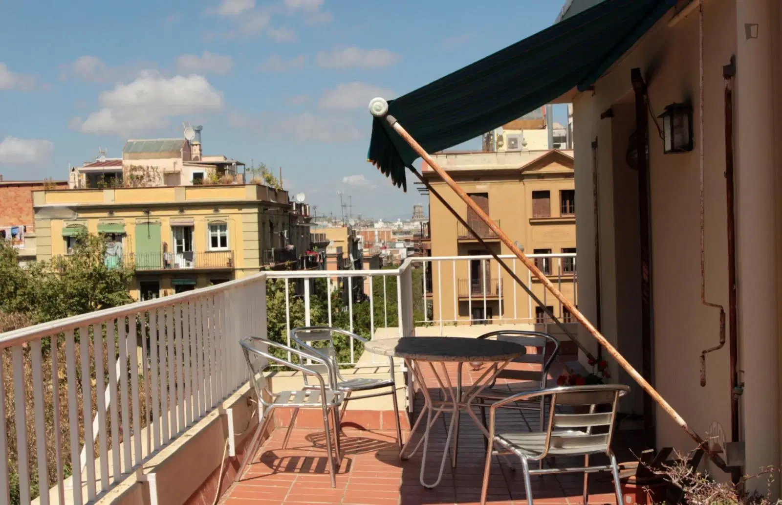 UNP 08004, Barcelona – Exterior