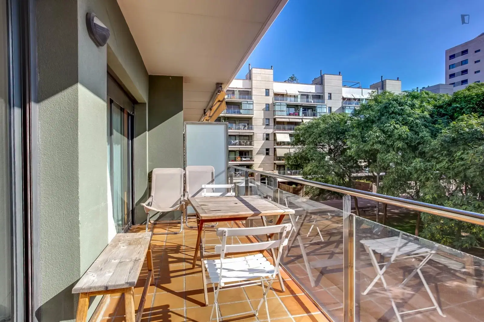 UNP 08005, Barcelona – Exterior