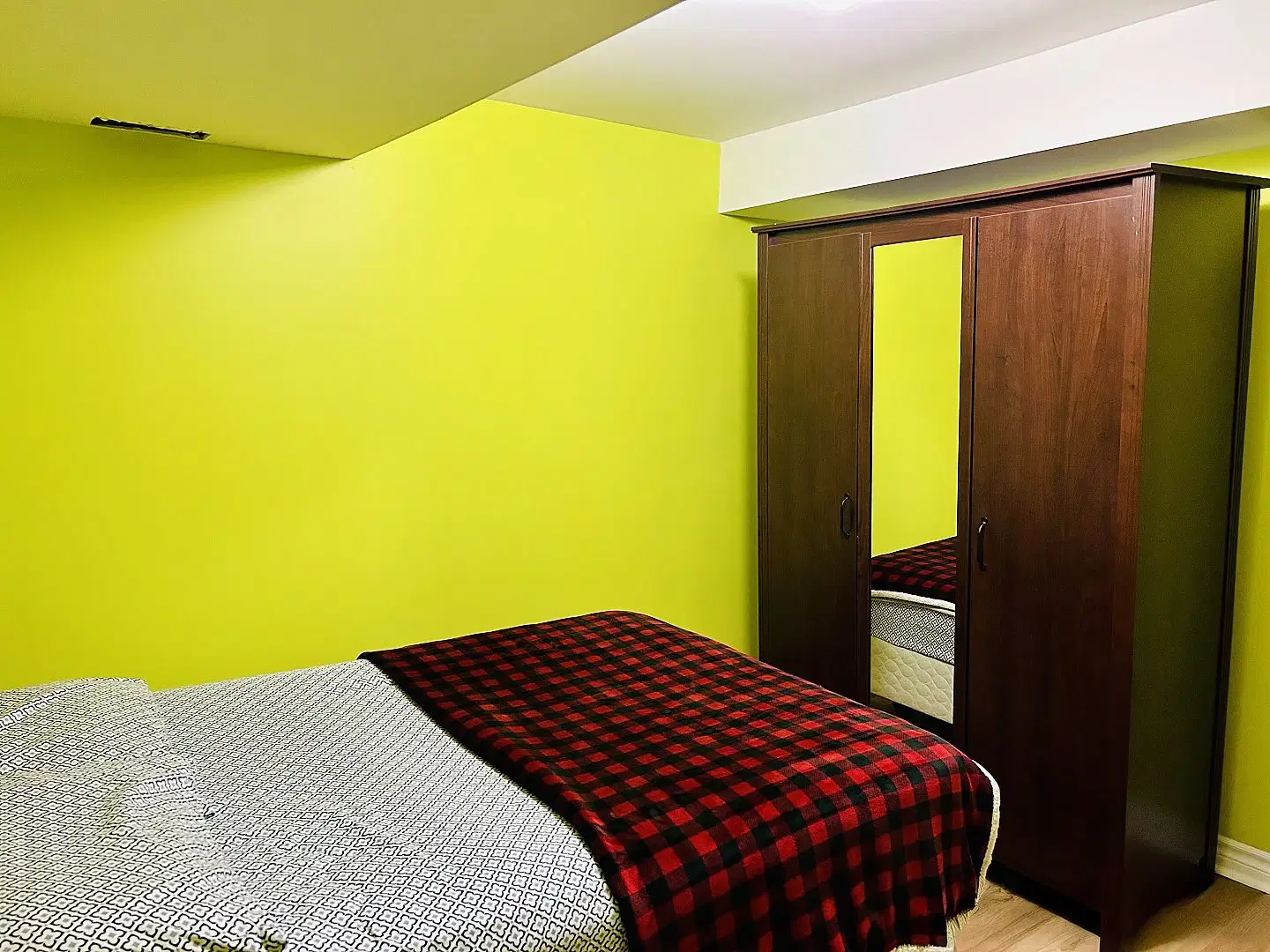 SPR M9V4E4, Toronto – Bedroom