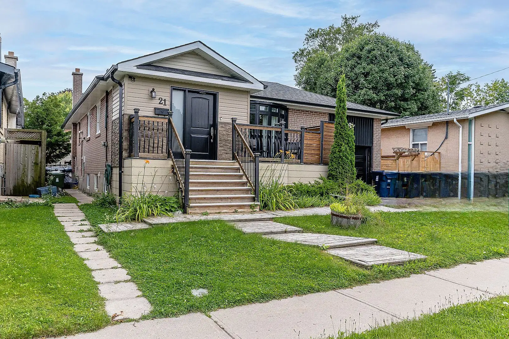 SPR M1R2S3, Toronto – Exterior