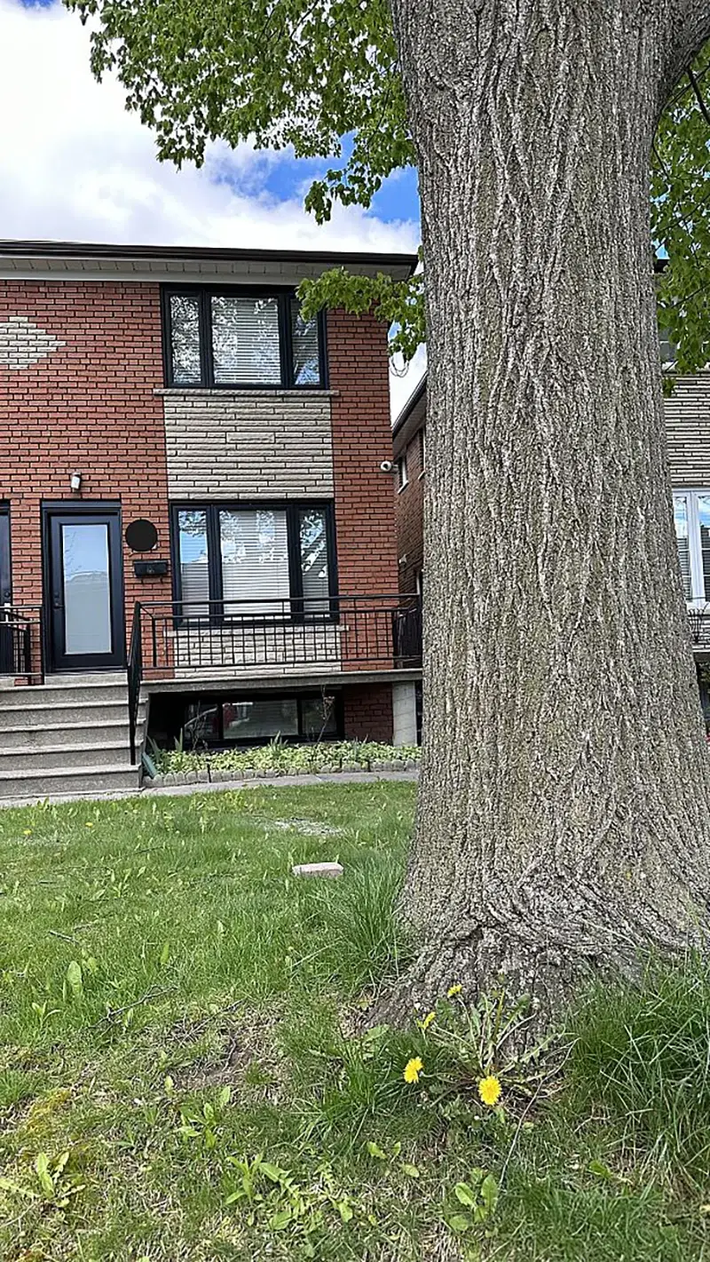SPR M6P1R6, Toronto – Exterior