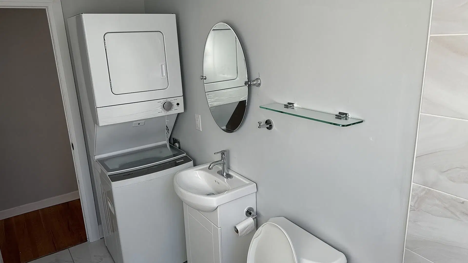 SPR M6P1R6, Toronto – Bathroom