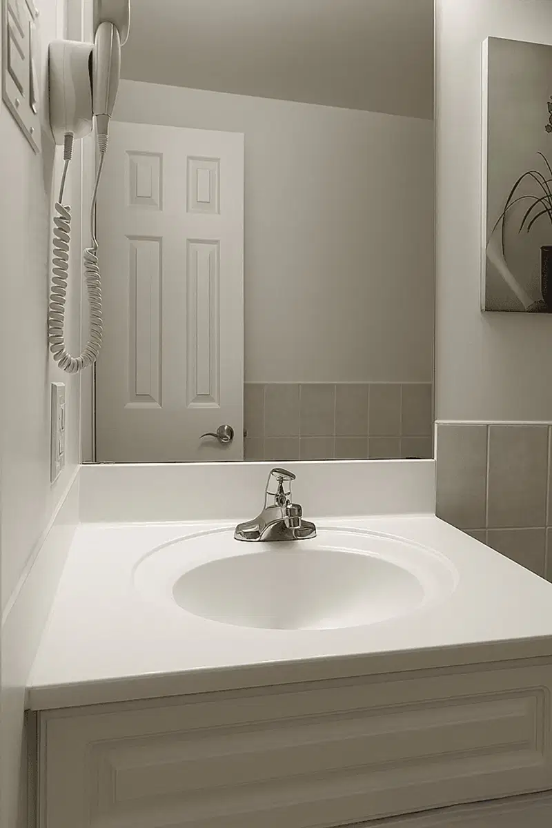 SPR M1R1T2, Toronto – Bathroom