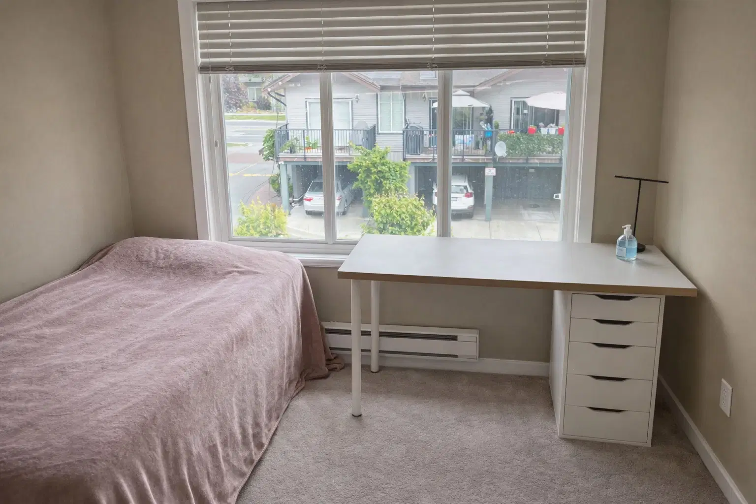 SPR V3R1M2, Surrey – Bedroom