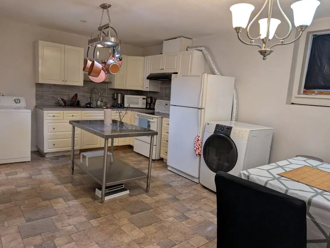 SPR V3W3J6, Surrey – Kitchen