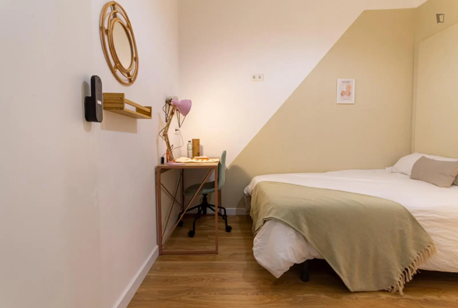 UNP 08001, Barcelona – Room in 6 Bed 3 Bath