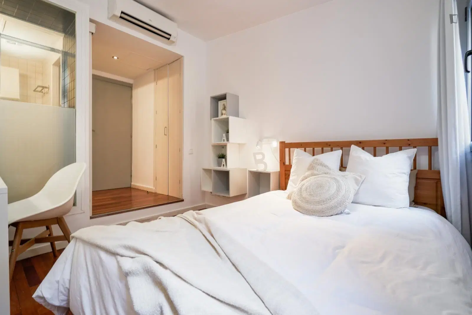 UNP 08001, Barcelona – Room in 5 Bed 5 Bath