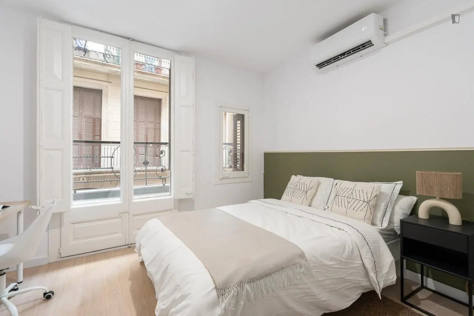 UNP 08001, Barcelona – Room in 15 Bed 16 Bath