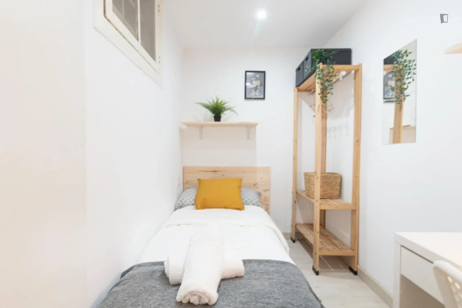 UNP 08003, Barcelona – Room in a 5 Bed 2 Bath