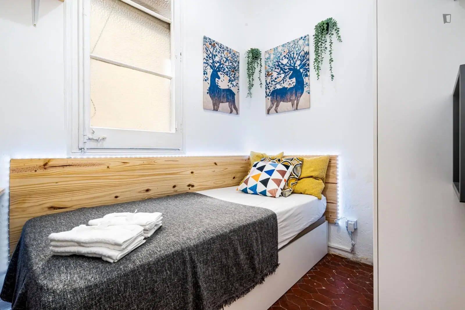 UNP 08003, Barcelona – Room in a 9 Bed 3 Bath