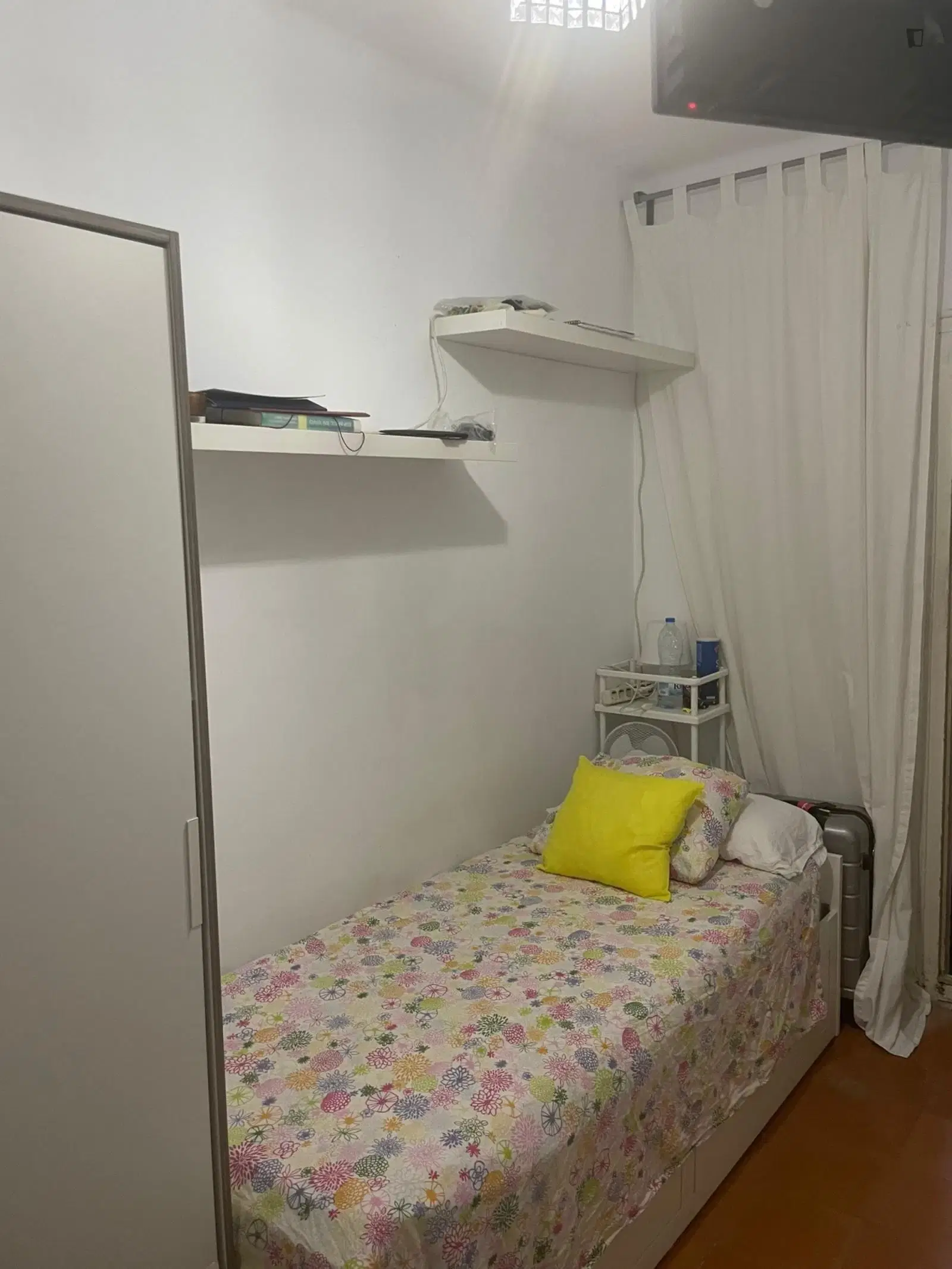 UNP 08006, Barcelona – Room in a 3 Bed 1 Bath