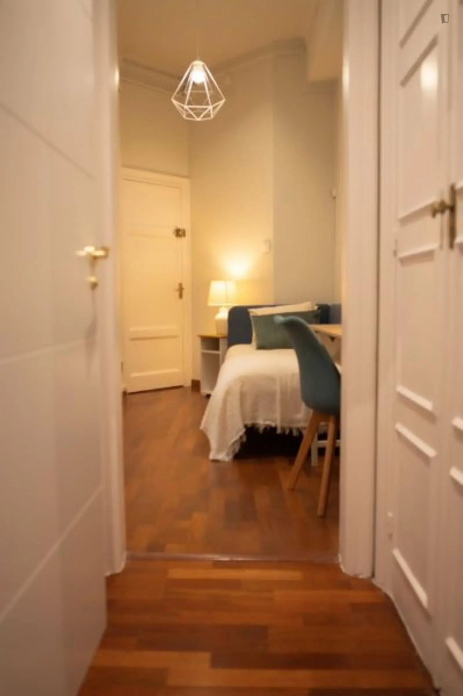 UNP 08006, Barcelona – Room in a 6 Bed 3 Bath