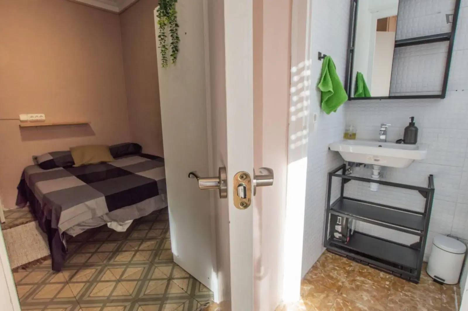 UNP 08004, Barcelona – Room in a 2 Bed 3 Bath