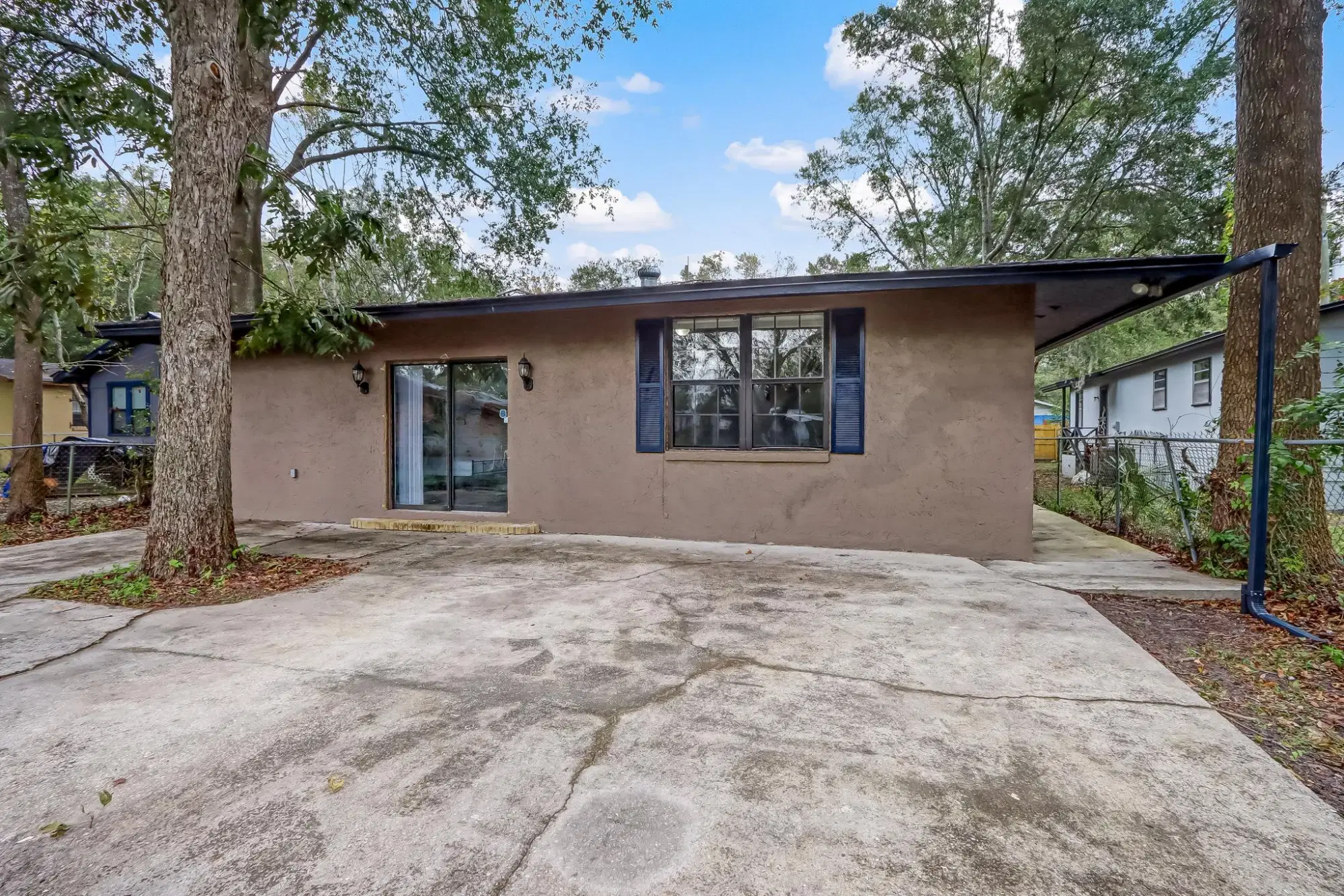 PDP 32209, Jacksonville – Exterior