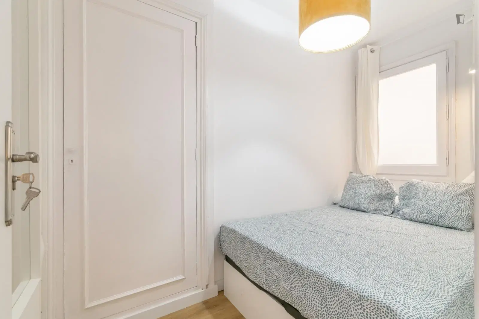 UNP 08008, Barcelona – Room in 7 Bed 1 Bath