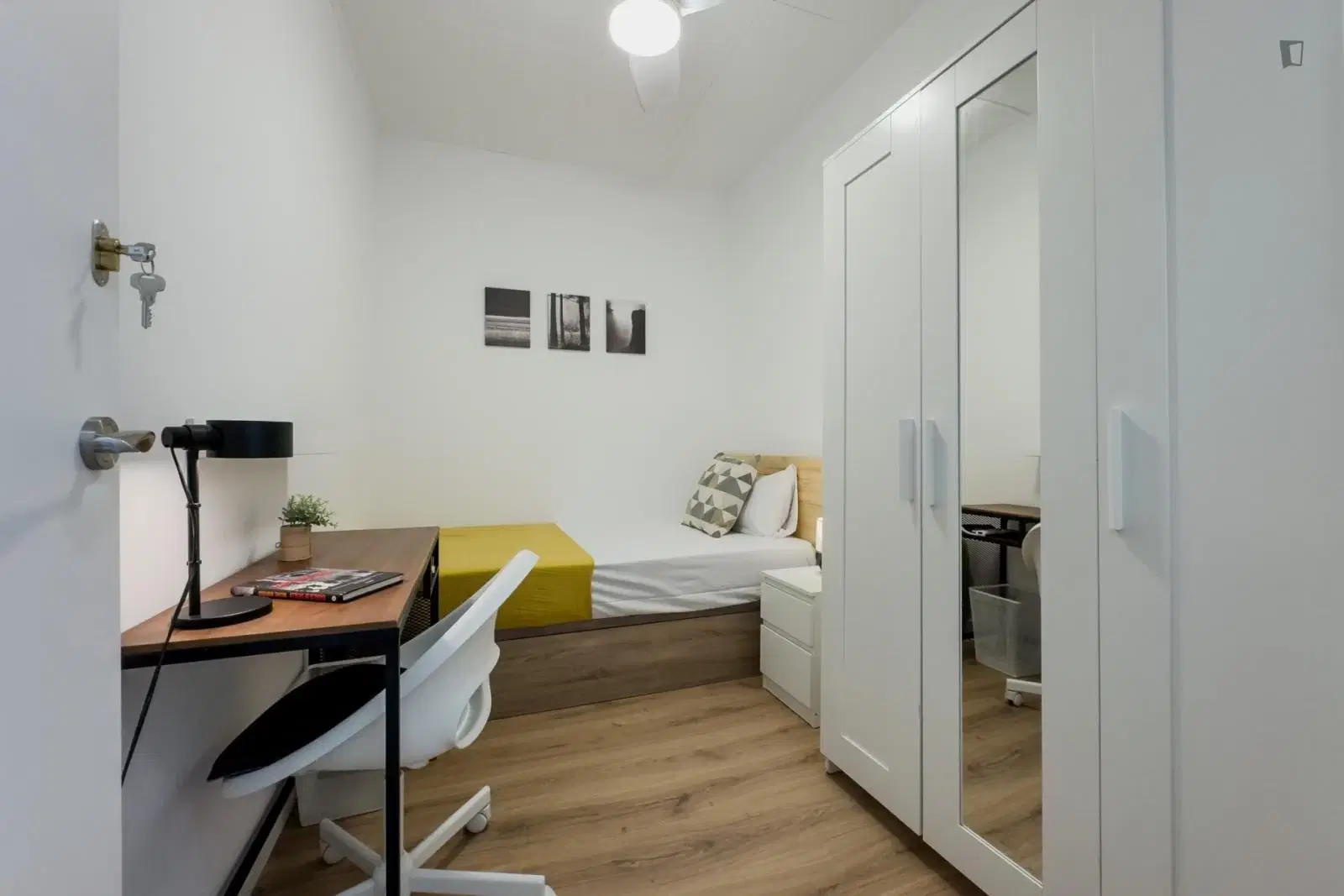 UNP 08008, Barcelona – Room in 9 Bed 3 Bath