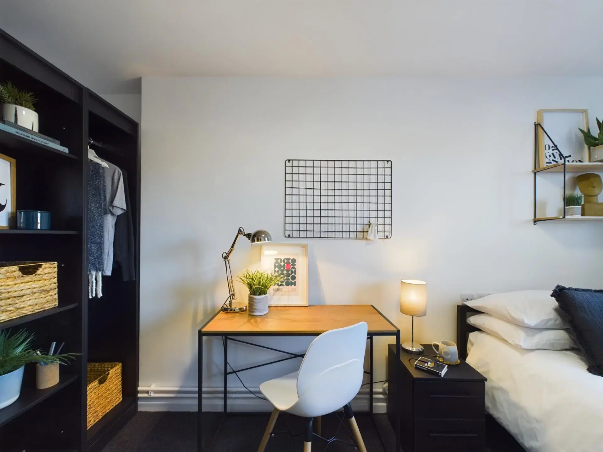 8 Brookside, Derby – Amenities