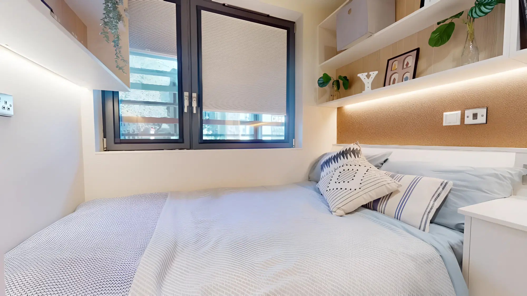 iQ Paris Gardens, London – Gold 3 Bed Apt Plus