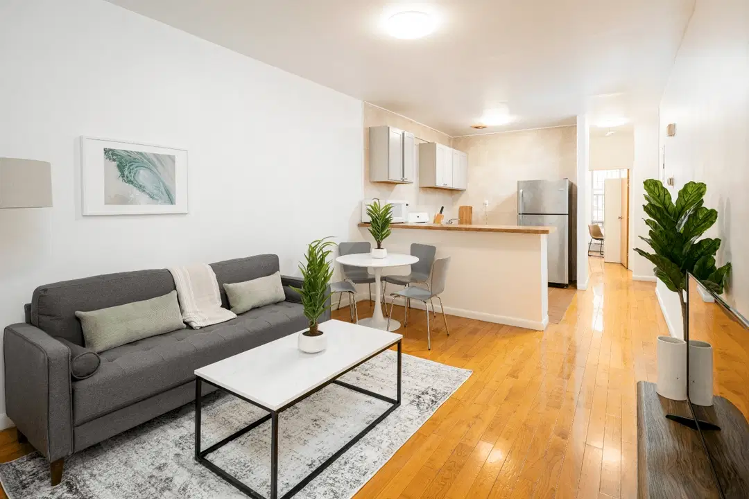 E 109th St #377, New York – Amenities