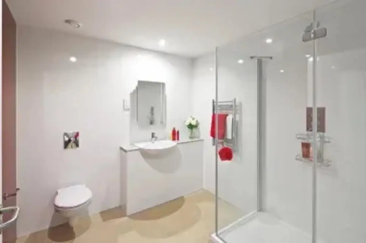 Wood Lane Studios, London – Bathroom