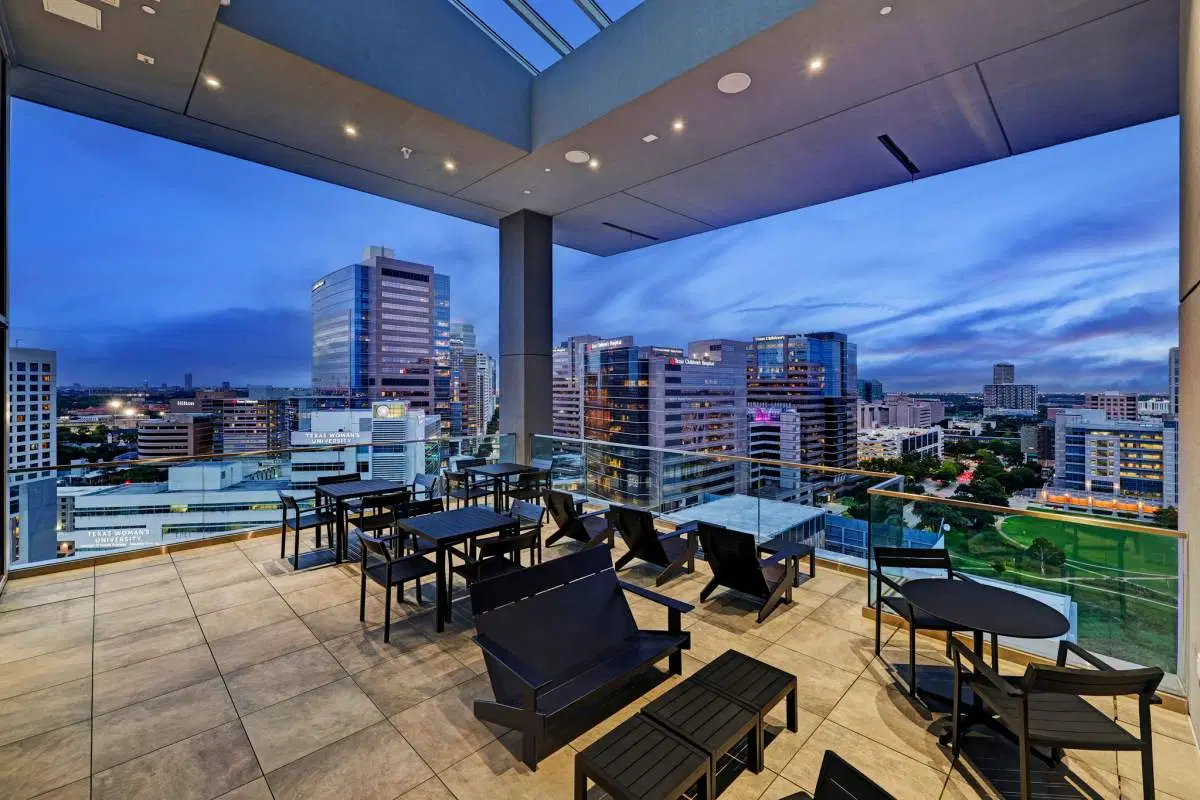 Life Tower, Houston – Exterior