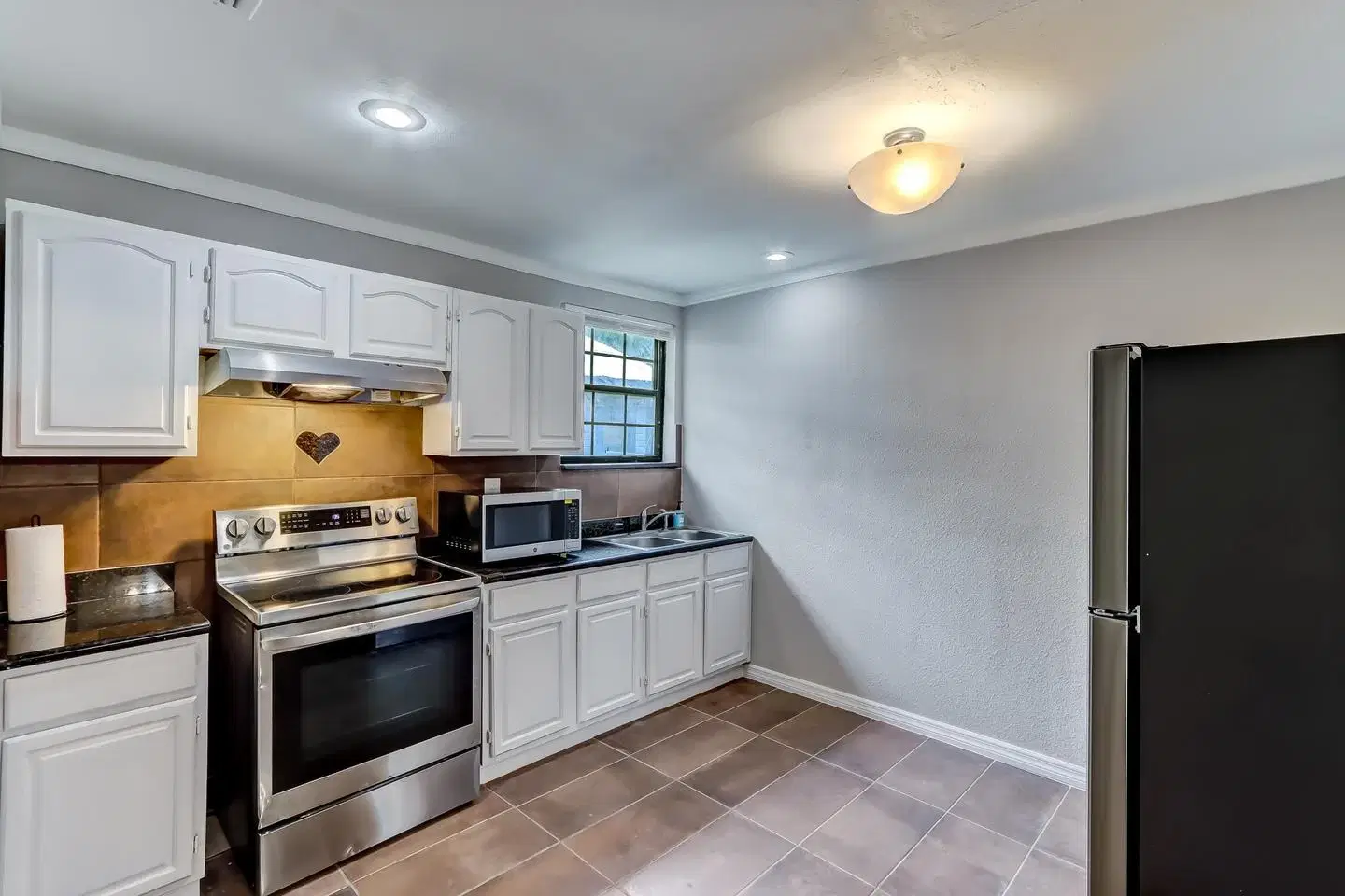 PDP 32209, Jacksonville – #9686: Room in 9 Bed 3 Bath