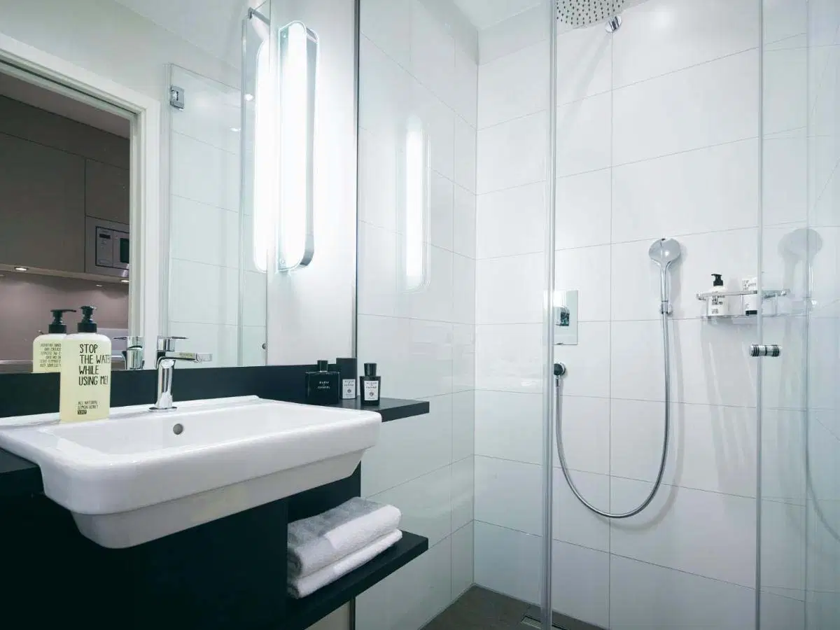 Ipartment Frankfurt Europaviertel, Frankfurt – Bathroom