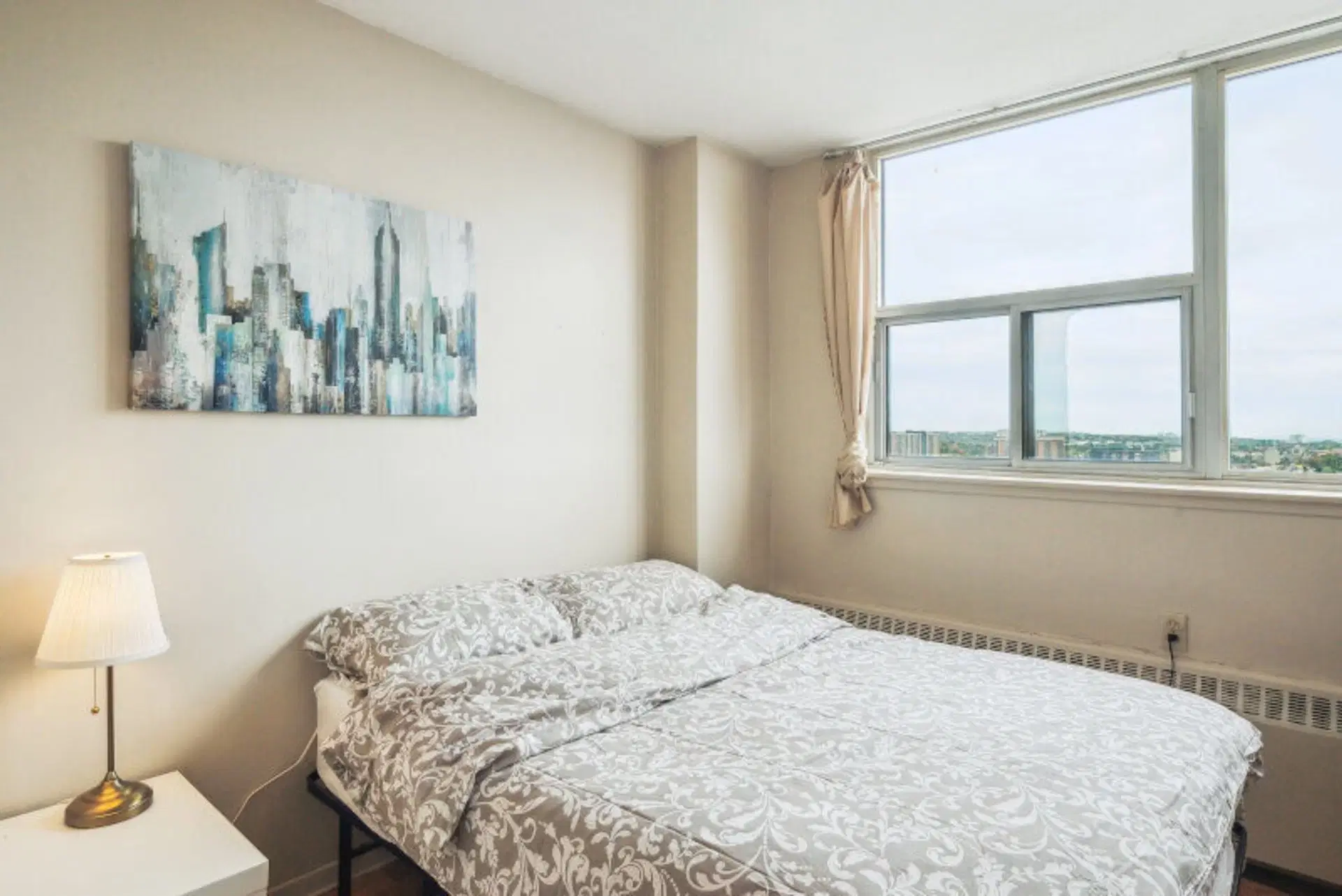 Main Street & Danforth, Toronto – Room in a 4 Bed 1 Bath | Small Deluxe