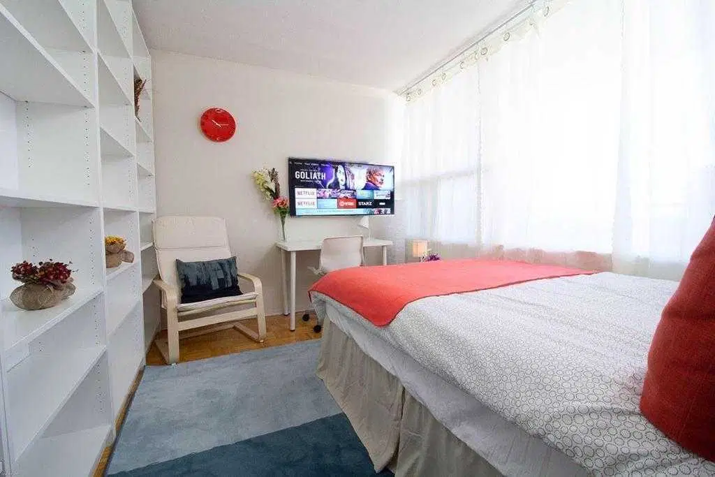 Main Street & Danforth, Toronto – Flex Plus Room (1 Bed 1 Bath)