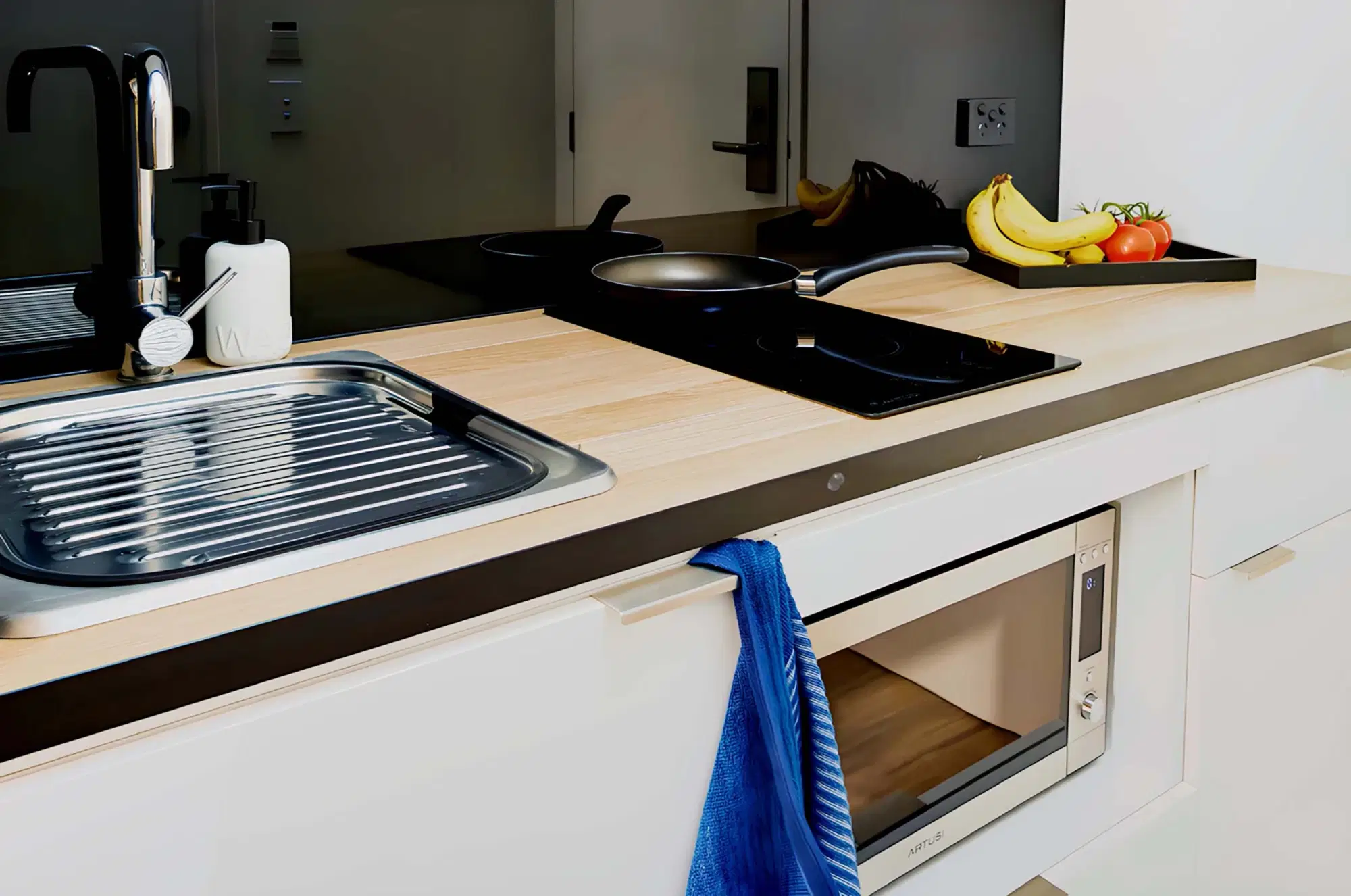 Scape La Trobe, Melbourne – Signature Plus Studio, King Single Bed