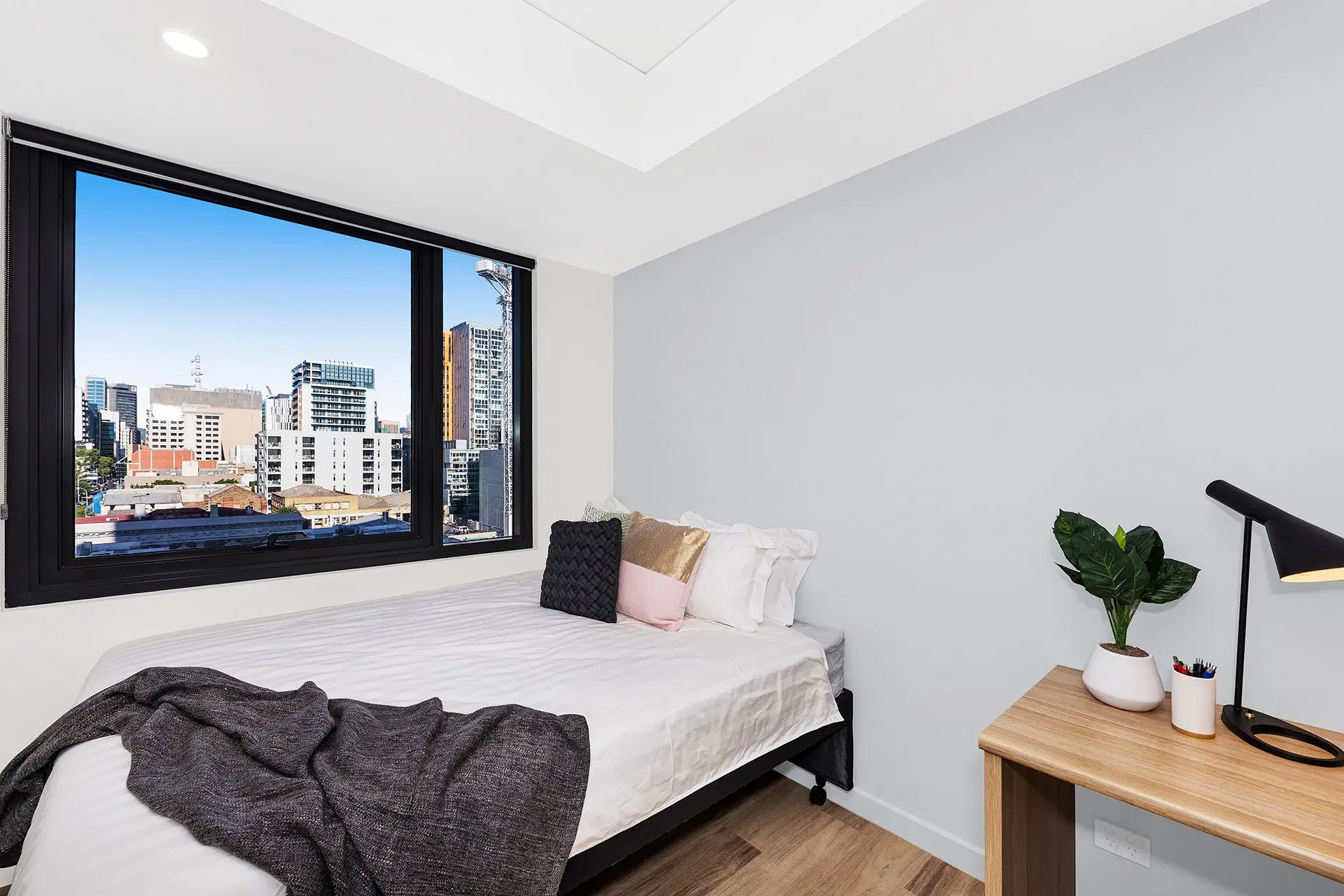 Scape Waymouth, Adelaide – 6 Bedroom Ensuite, Queen Bed