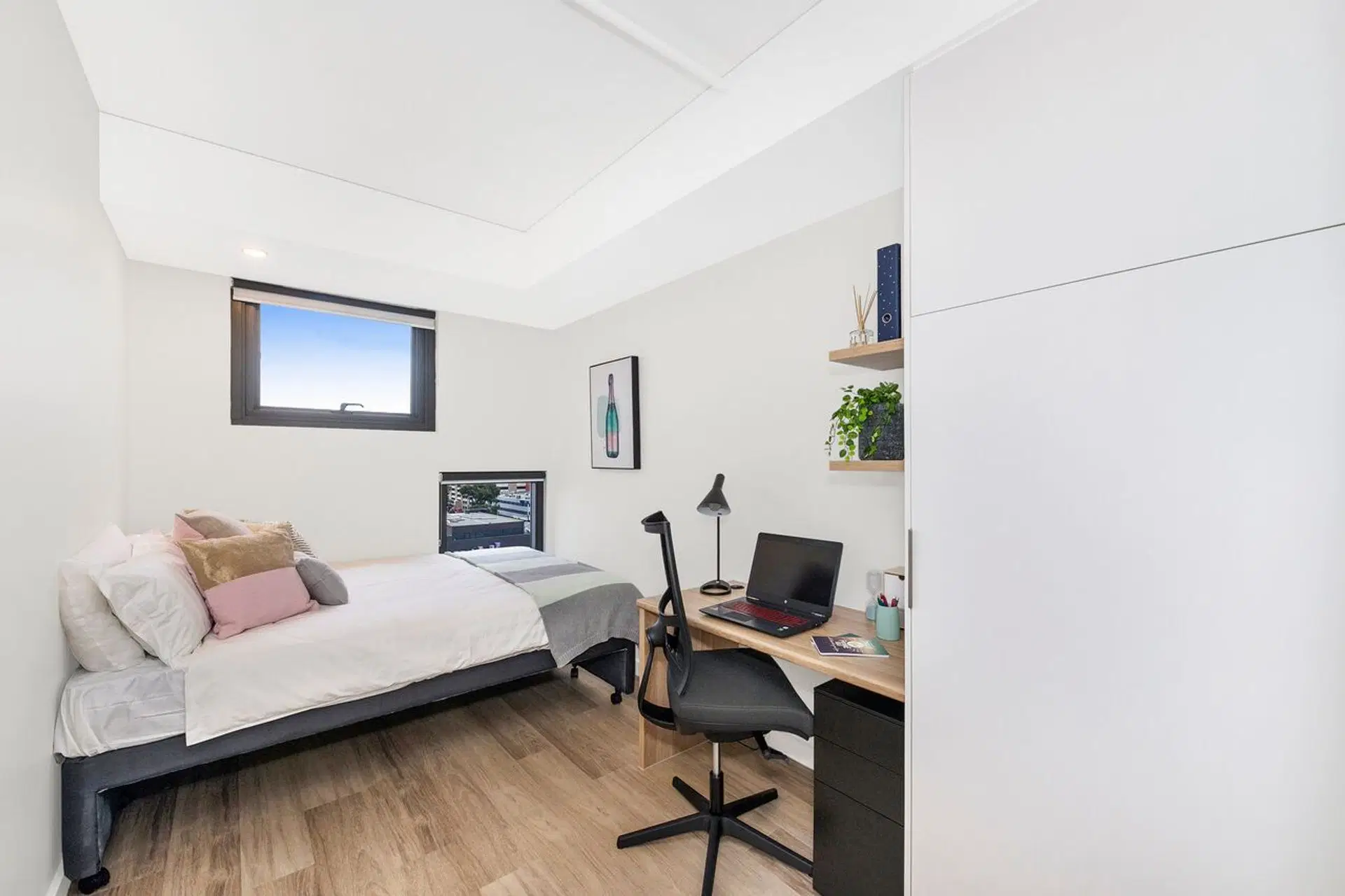 Scape Waymouth, Adelaide – 7 Bedroom Ensuite, Queen Bed