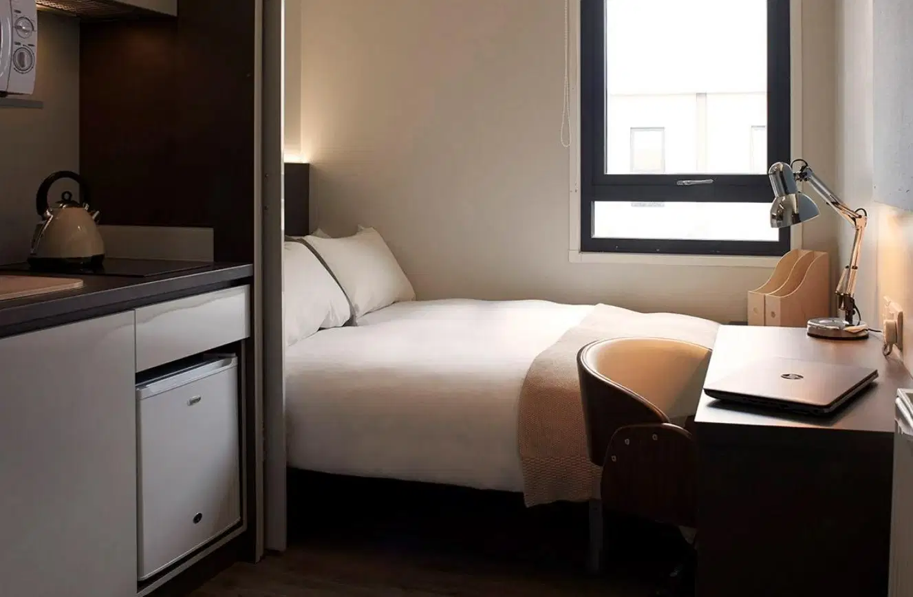 GoBritanya Highbury Residence, London – Bronze studio - Courtyard View | Lower Level