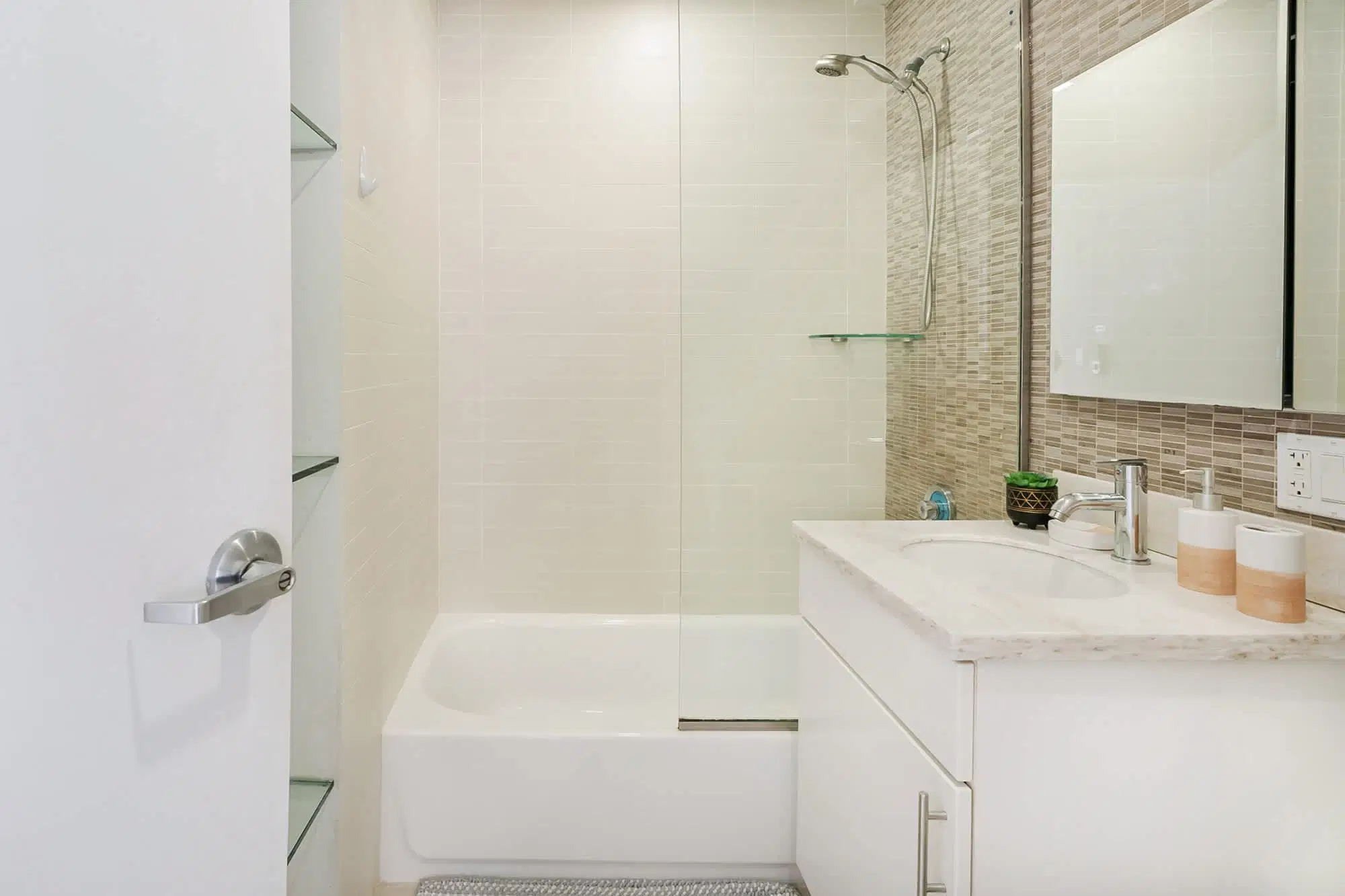 Urban 809, New York – #809-4A: Room in 1 Bedroom and 1 Bathroom