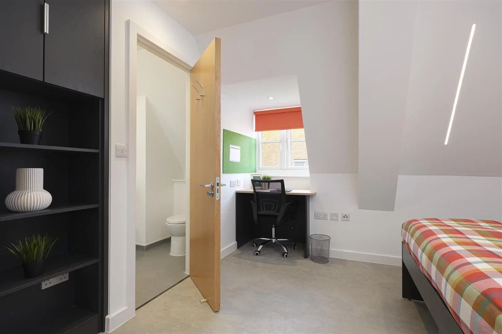 Freeman, Canterbury – Studio Style L05