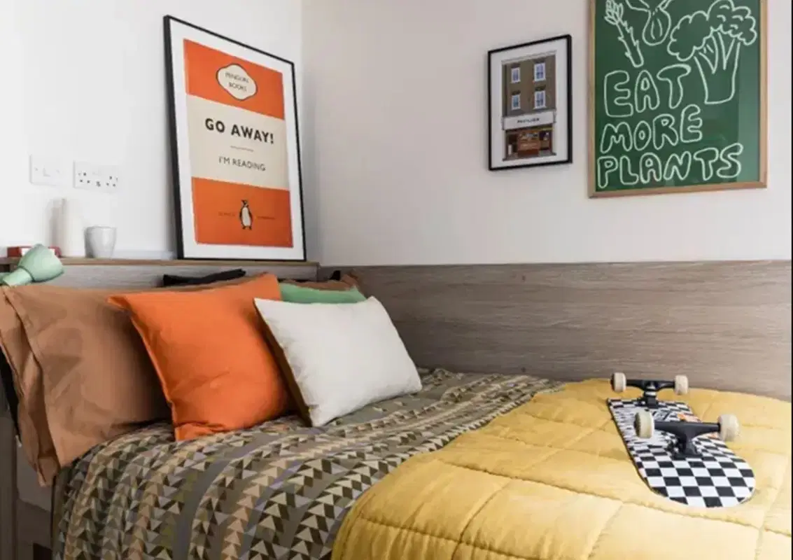 LST London Bridge Residence, London – Diamond Ensuite Standard View Mid Level
