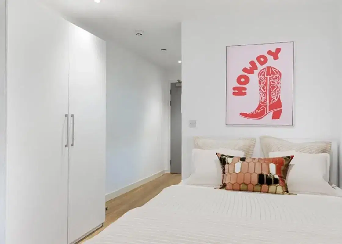 LST Aldgate Residence, London – Silver Studio City View Upper Level
