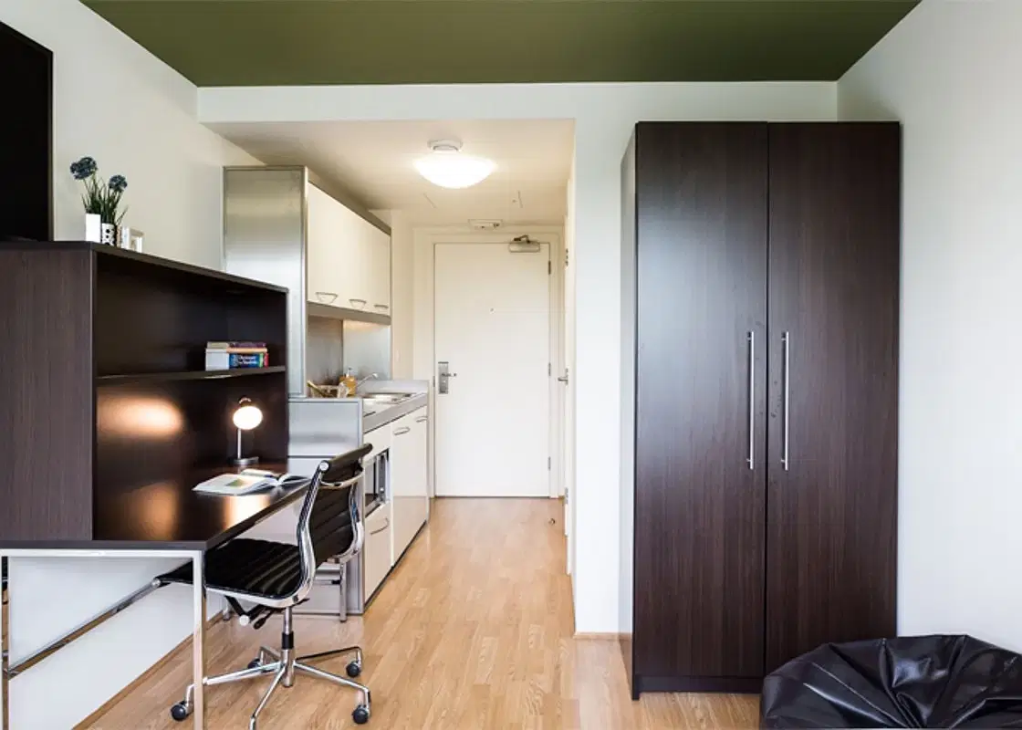 LST Portobello Residence, London – Silver Studio XL Courtyard View Lower Level