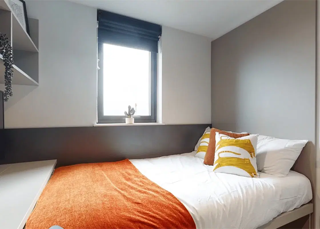 LST Ealing Residence, London – Bronze Studio City View Lower Level