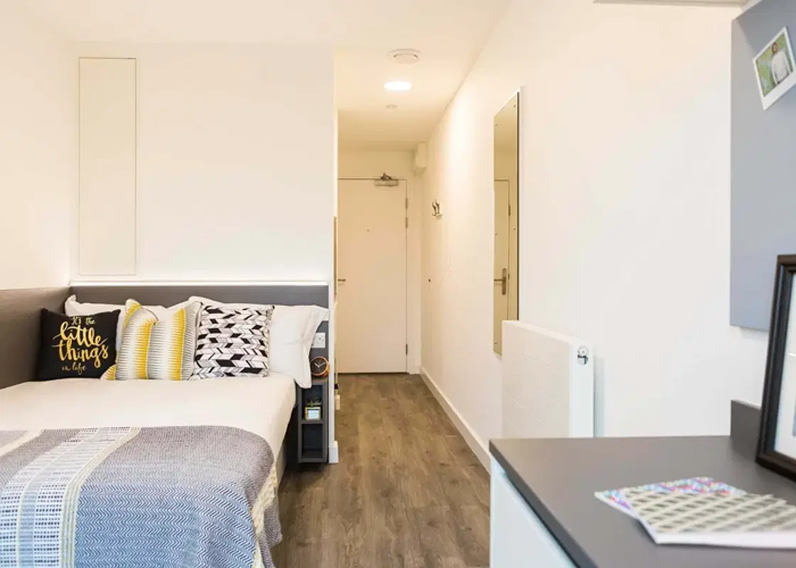 LST White City Residence, London – Bronze Studio Street View Upper Level