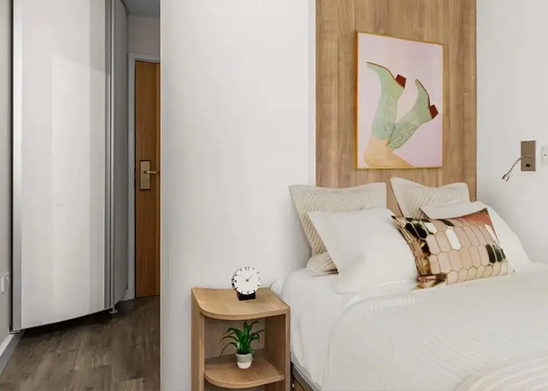 LST Islington Residence, London – Bronze Ensuite Standard View Mid Level