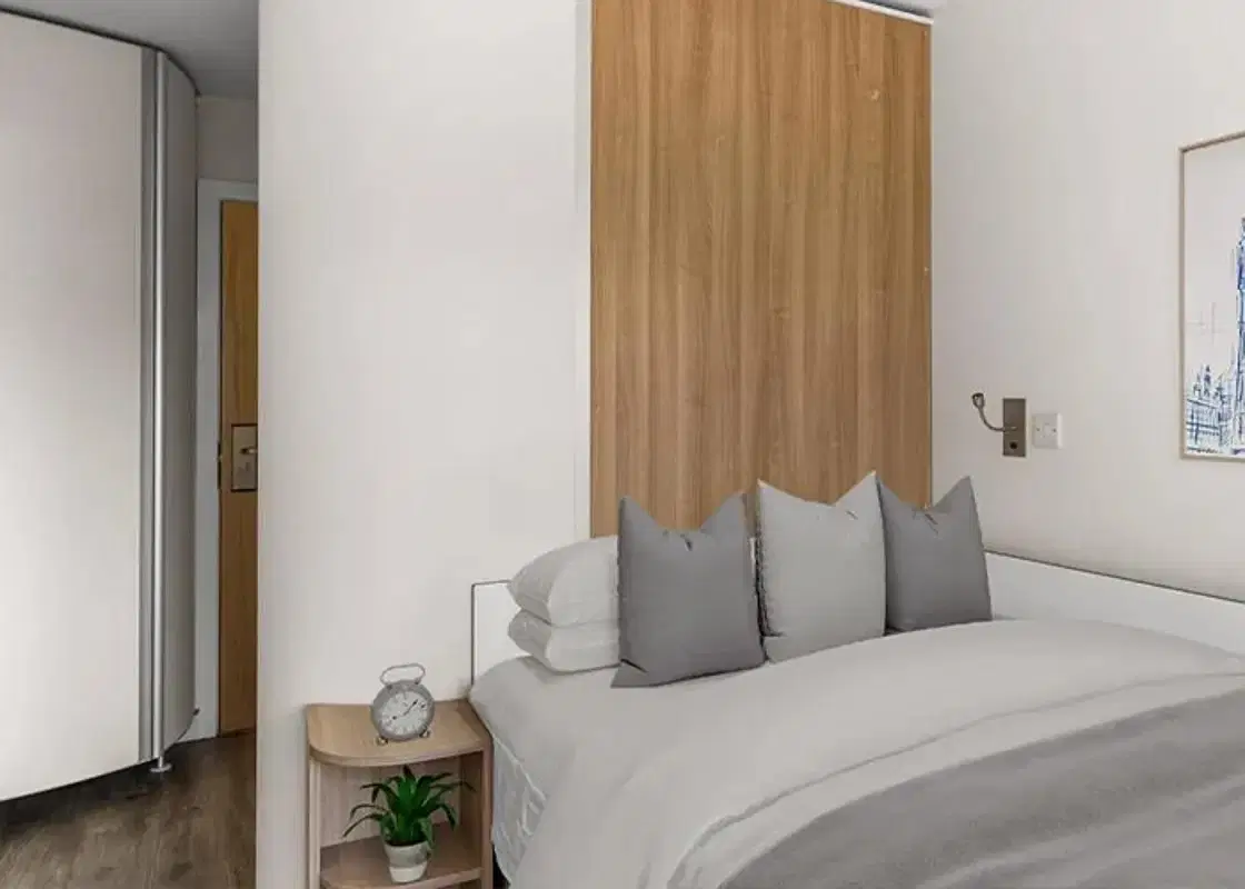 LST Islington Residence, London – Silver Ensuite Courtyard View Mid Level