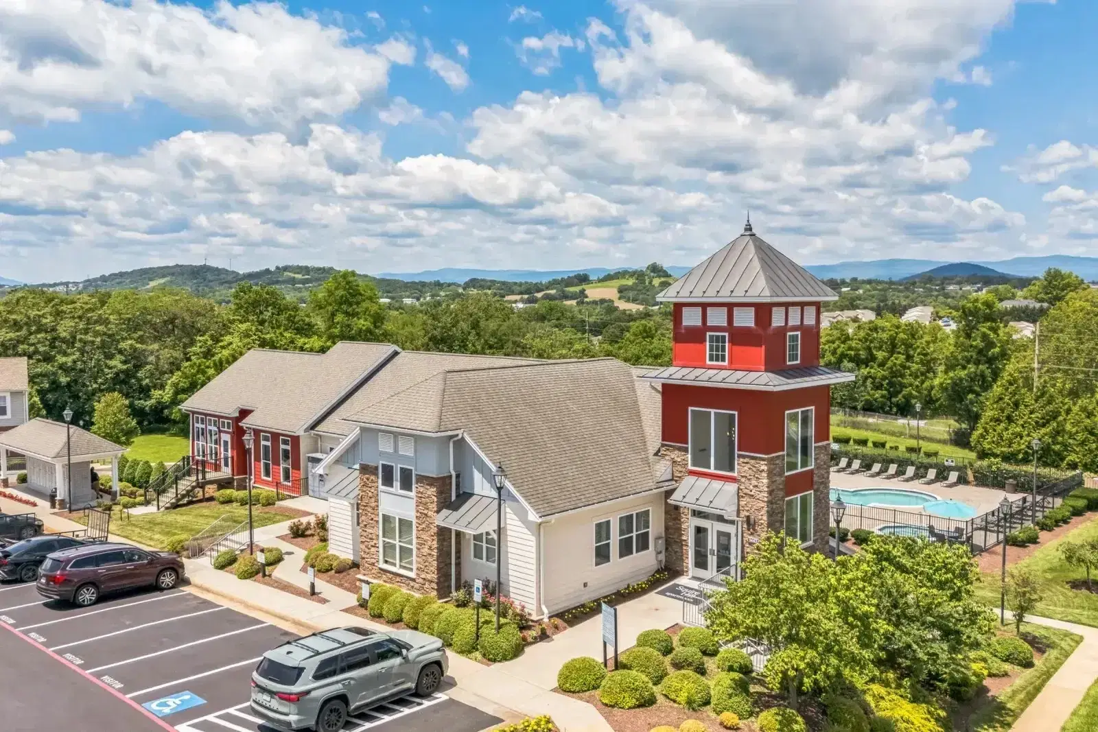 Squire Hill, Harrisonburg – Exterior