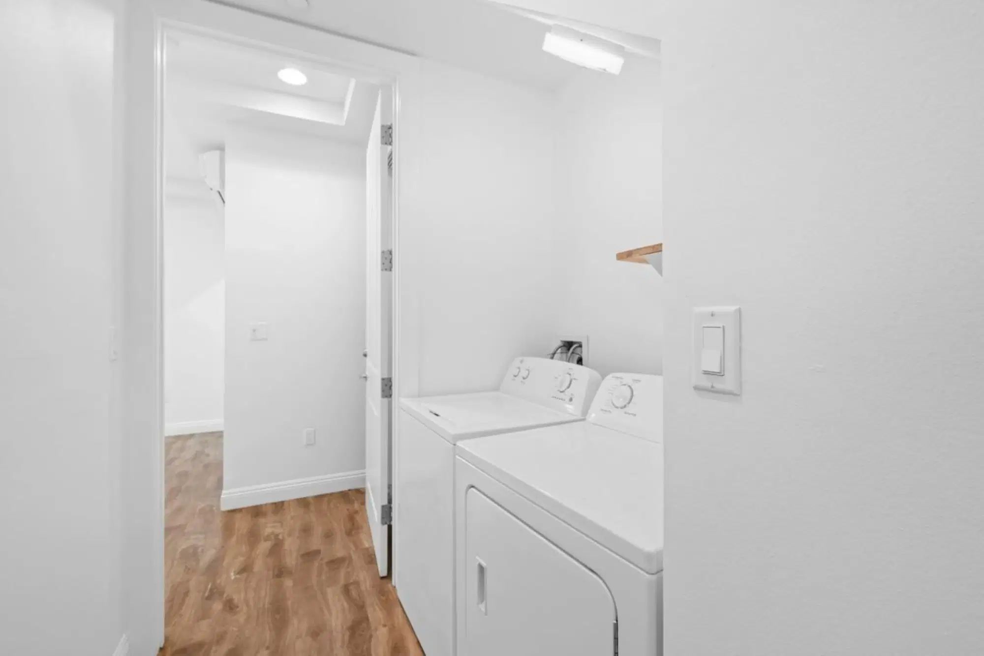36 West, Los Angeles – Bathroom