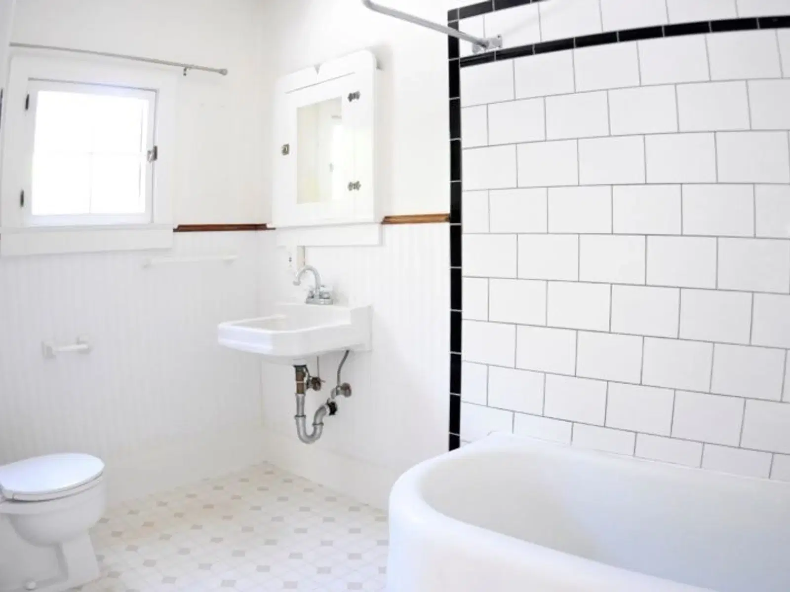 1021 W 24th St, Los Angeles – Bathroom