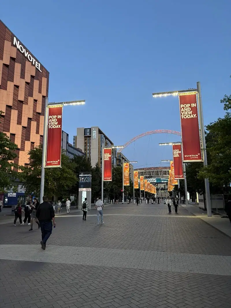 LNT The Helix, London – Exterior