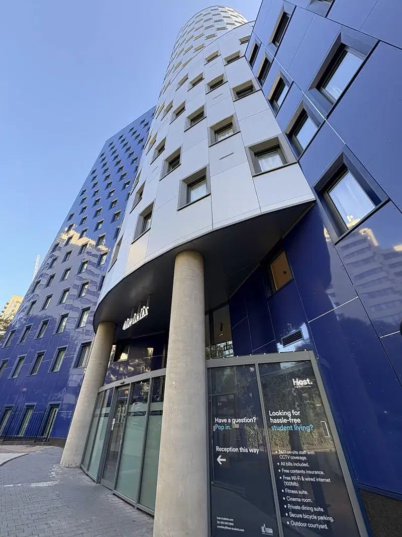 LNT The Helix, London – Exterior