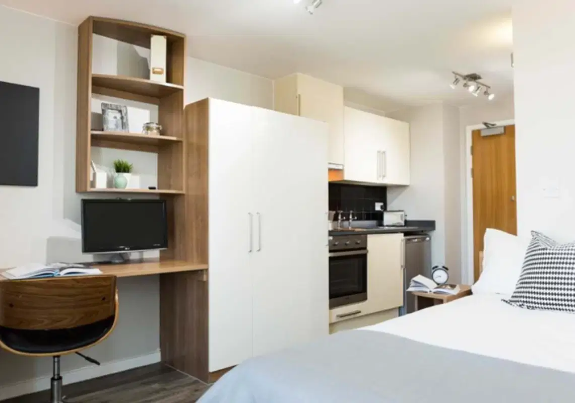 LST South Bank Residence, London – Silver Studio Courtyard View Upper Level