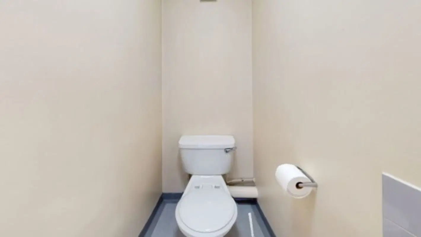 Cloister House, Broadgate Park, University of Nottingham, Nottingham – Bathroom