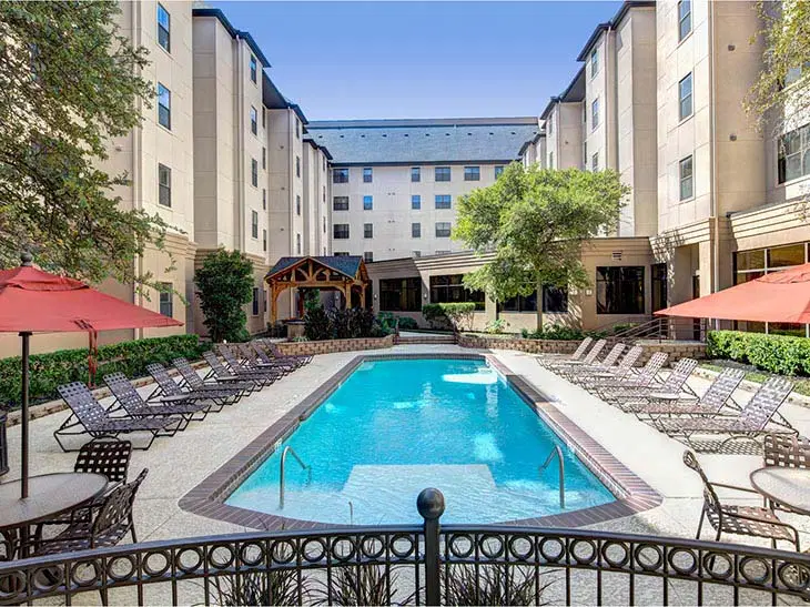 The Callaway House, College Station – Amenities